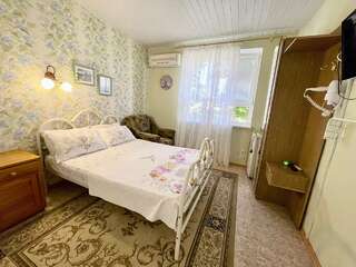 Отель Ёлки Коктебель Семейный номер с видом на горы-1