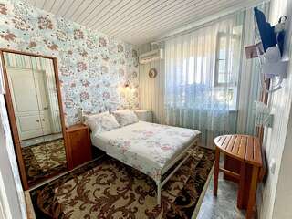 Отель Ёлки Коктебель Двухместный номер с 1 кроватью и видом на горы-1